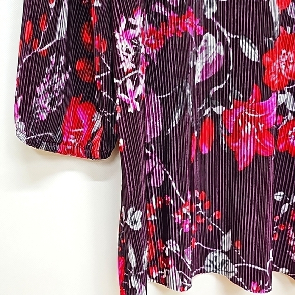 Dress Barn fortuny pleat, cold shoulder, floral blouse - Picture 3 of 7
